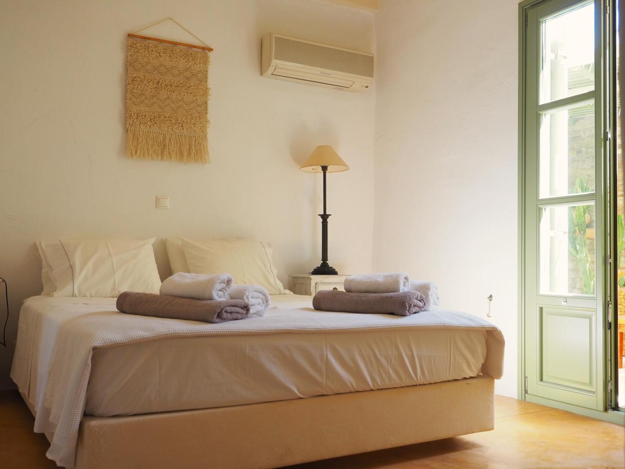 Ochre Dream, Beach Front & Sunset Villa Naousa Bilik gambar